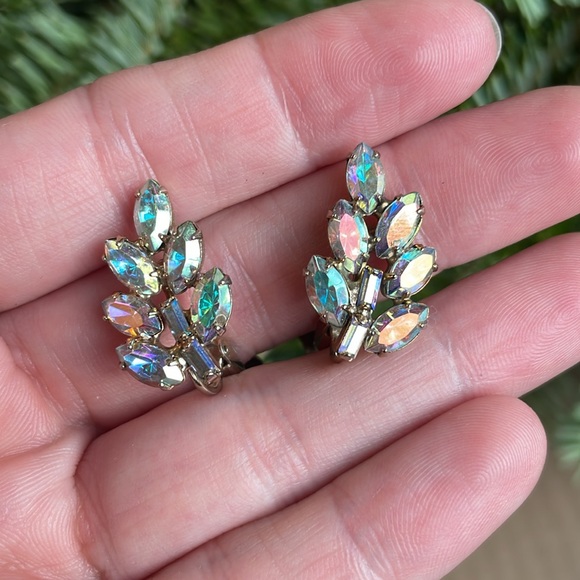 VINTAGE AB RHINESTONE CLIP EARRINGS ELEGANT LEAF DESIGN - Picture 2 of 4